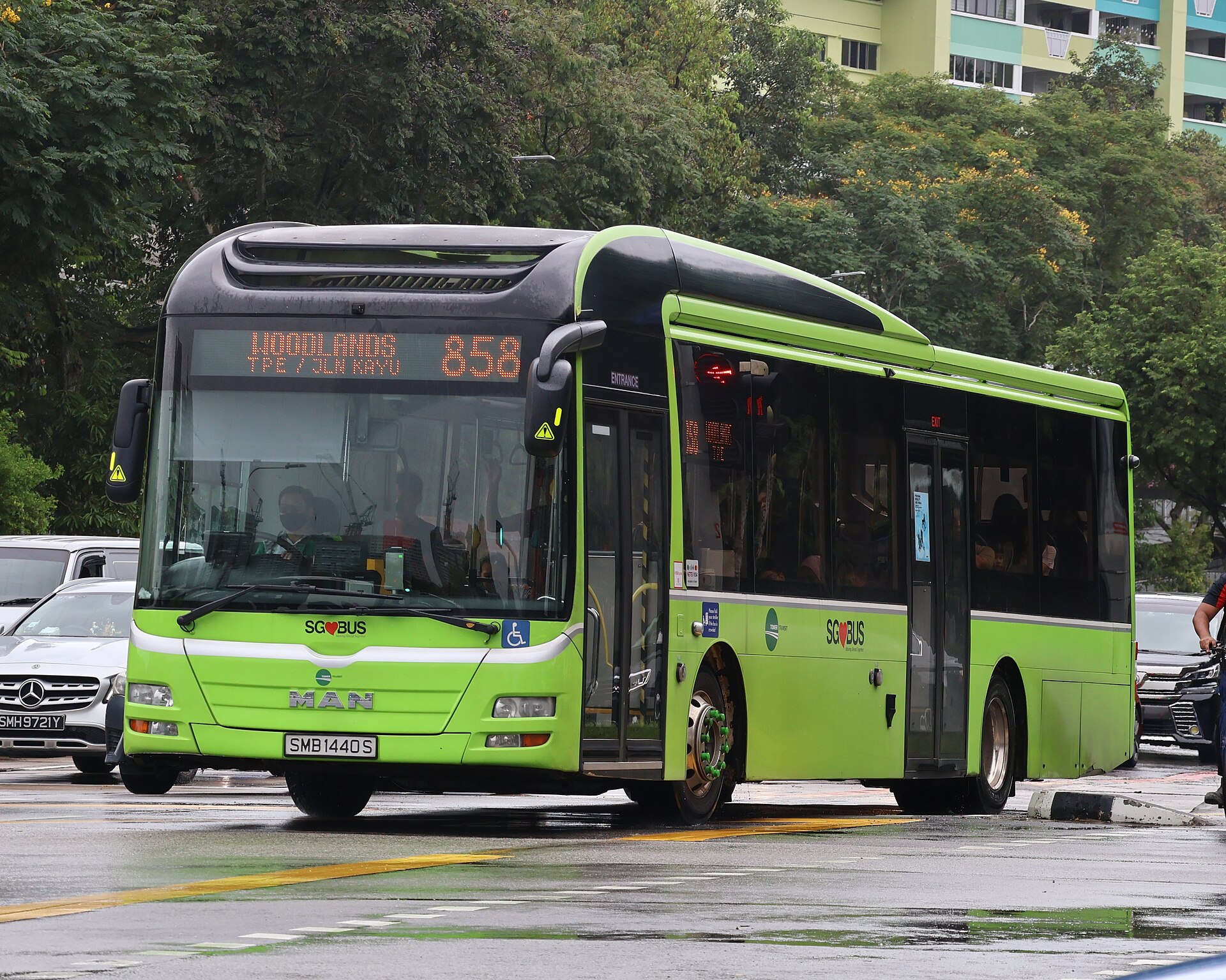 (SGP-Singapore)_Tower_Transit_Bus_858_Busio_Blog.jpg